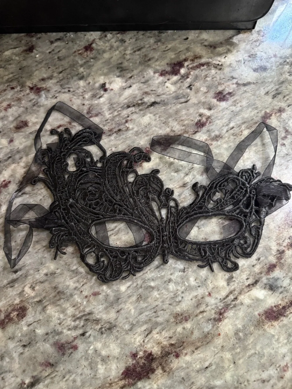 2 pcs Ornate Lace Masquerade Mask - Black & Sliver